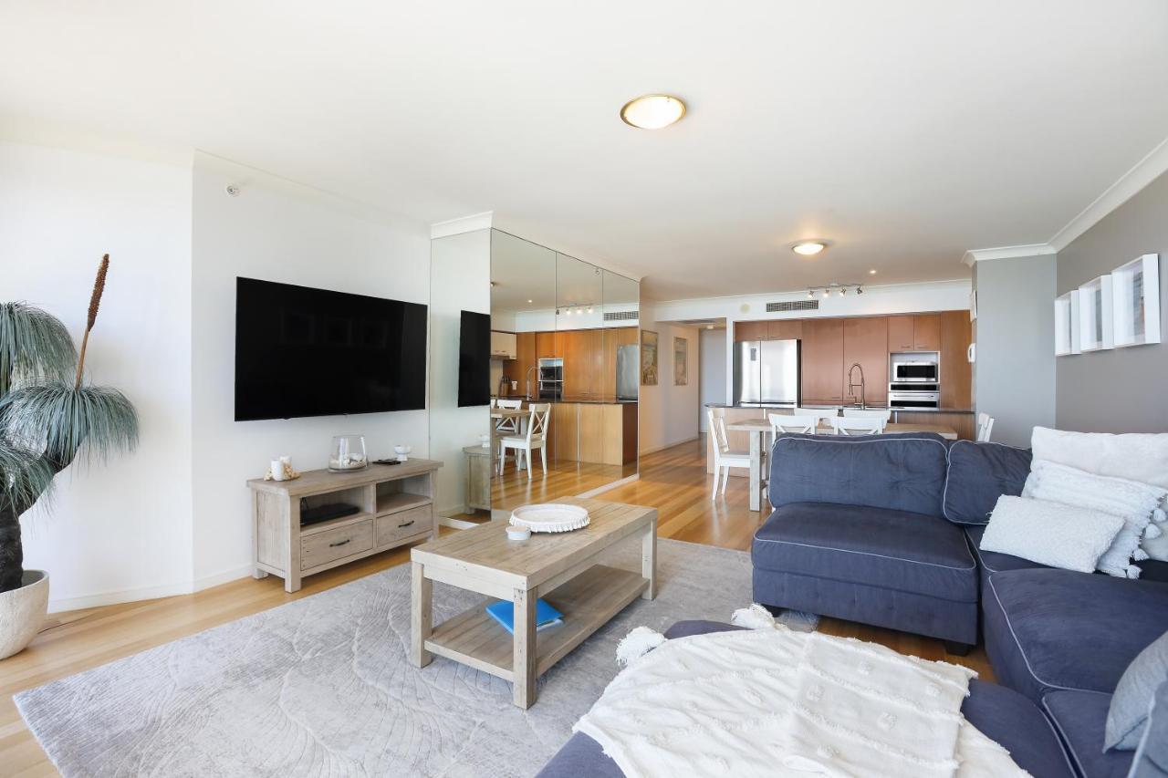 Chevron Renaissance Managed By Gchs * Gold Coast