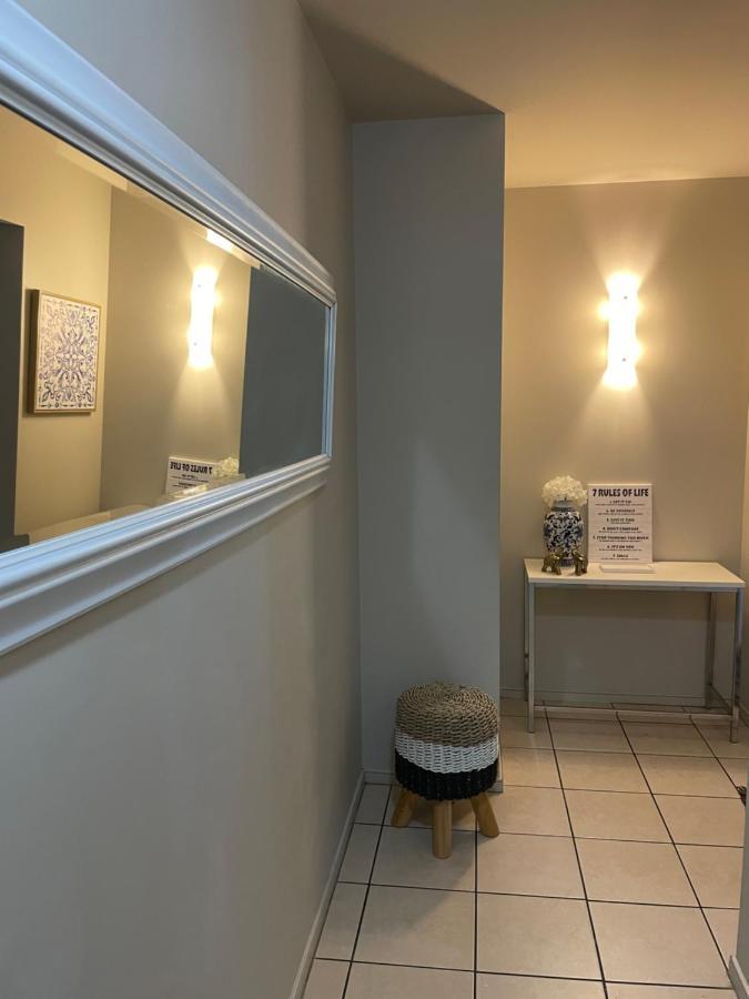 Milhaven At Chevron Renaissance Tower Apartment *