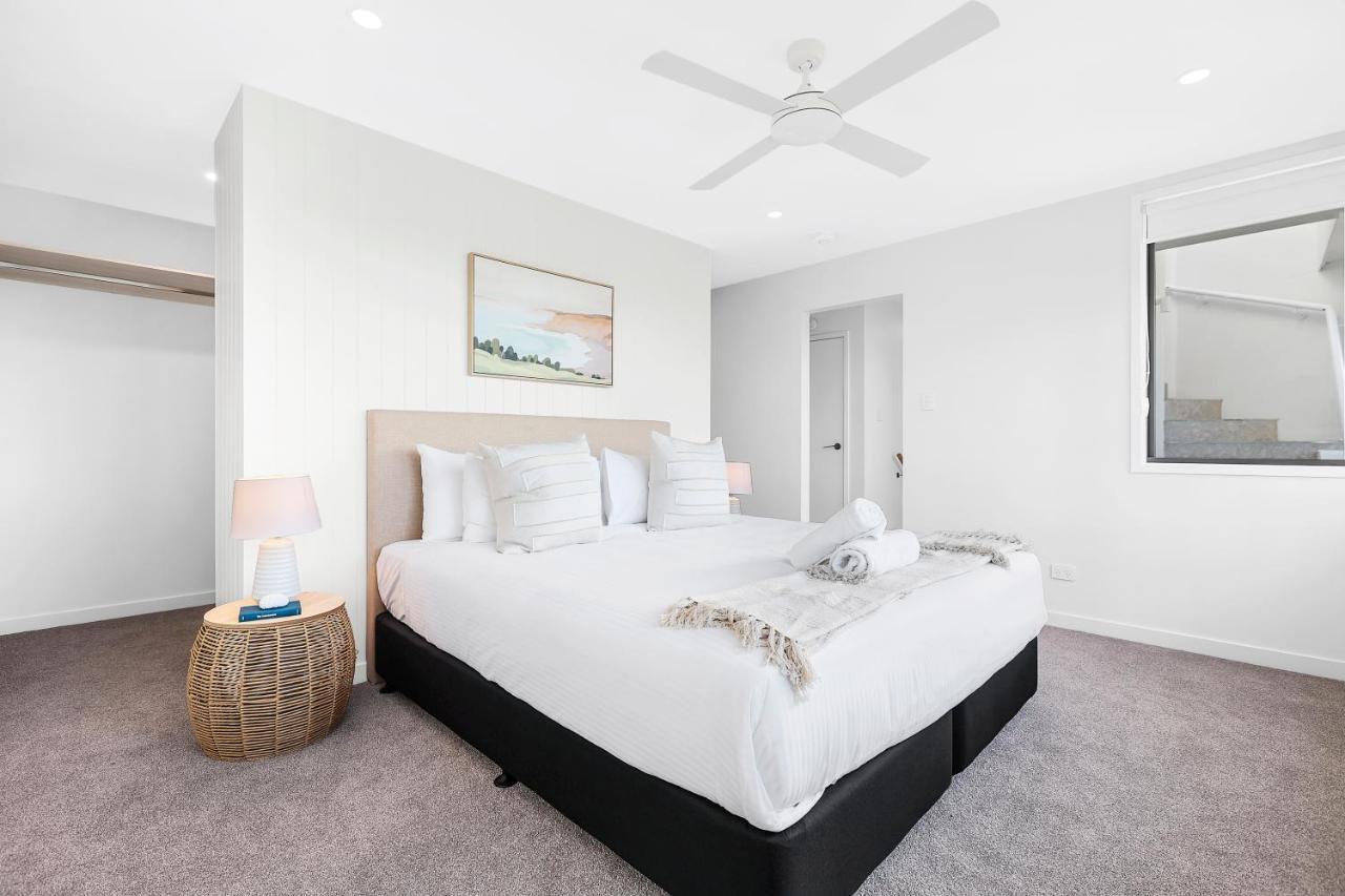 Villa New 3br Burleigh Townhome With Private Rooftop!