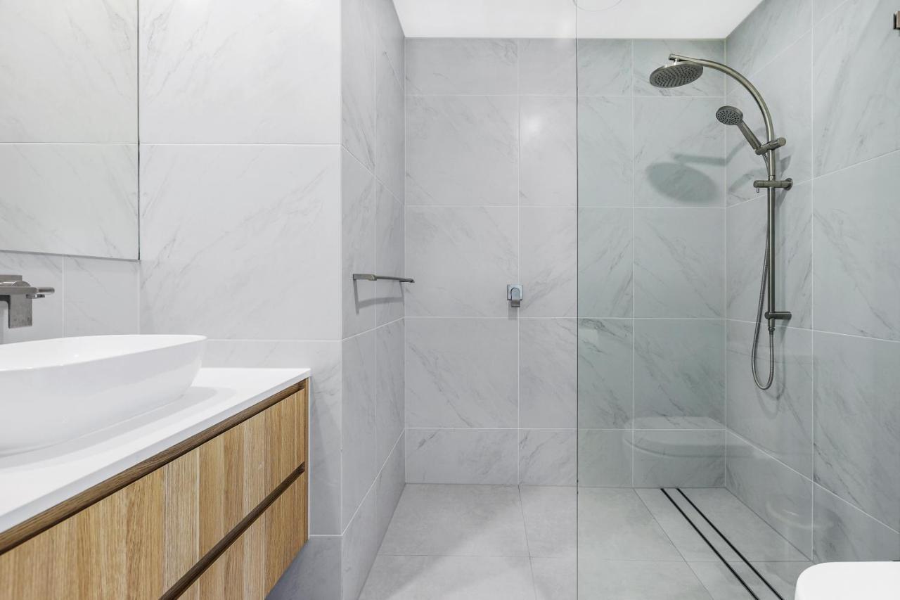 New 3br Burleigh Townhome With Private Rooftop! Gold Coast
