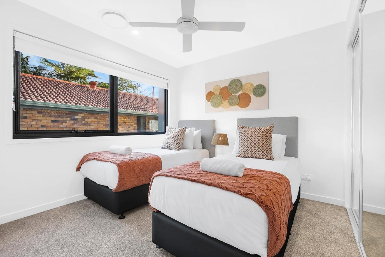 New 3br Burleigh Townhome With Private Rooftop!