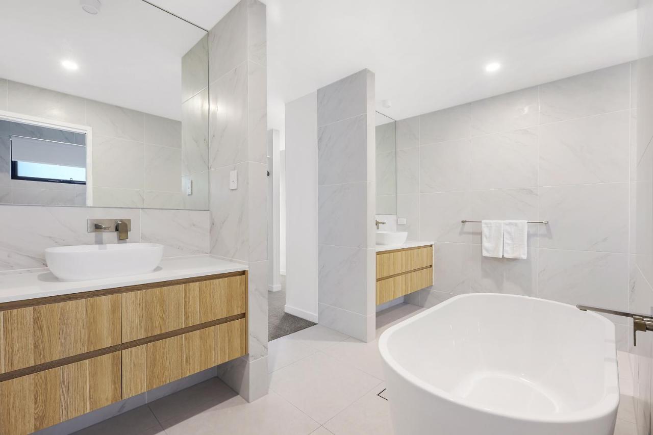 New 3br Burleigh Townhome With Private Rooftop! Gold Coast