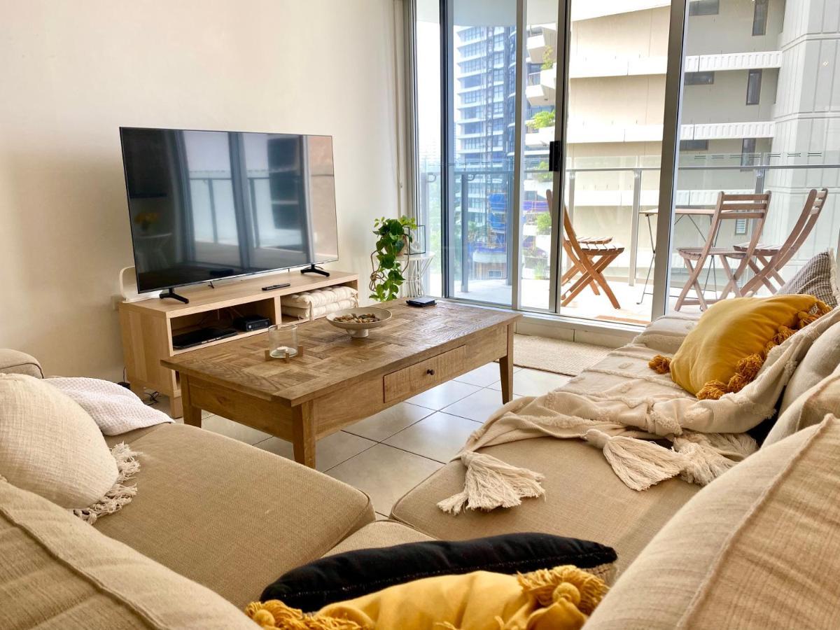Ocean View 2br Main Beach Getaway