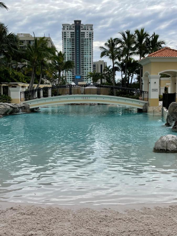Apartment Milhaven At Chevron Renaissance Tower