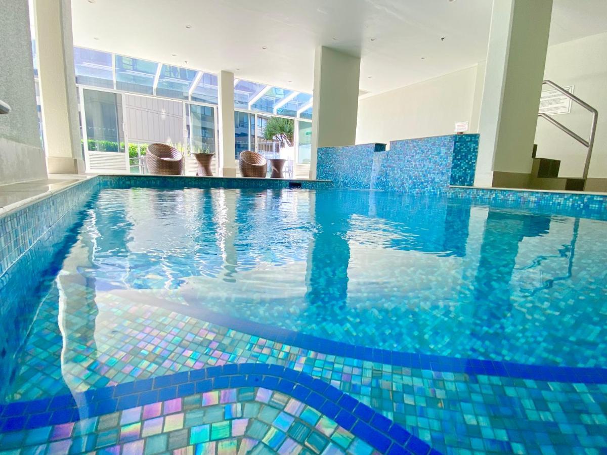 Apartment Ocean View 2br Main Beach Getaway *