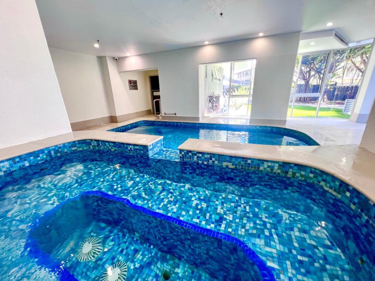 Ocean View 2br Main Beach Getaway * Gold Coast