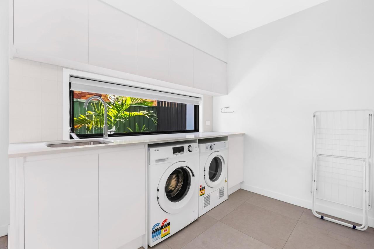 New 3br Burleigh Townhome With Private Rooftop! Gold Coast
