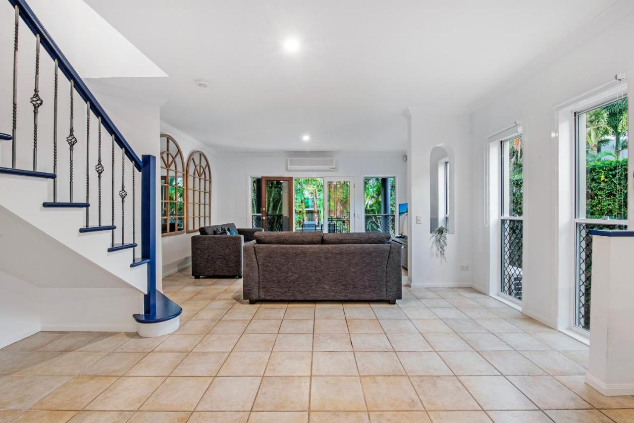 3 Bedroom Villa's In Surfers Paradise - Q *