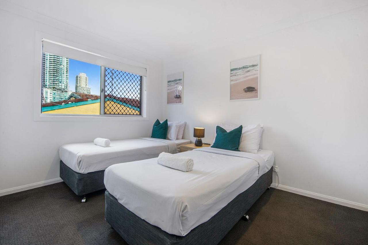 3 Bedroom Villa's In Surfers Paradise - Q