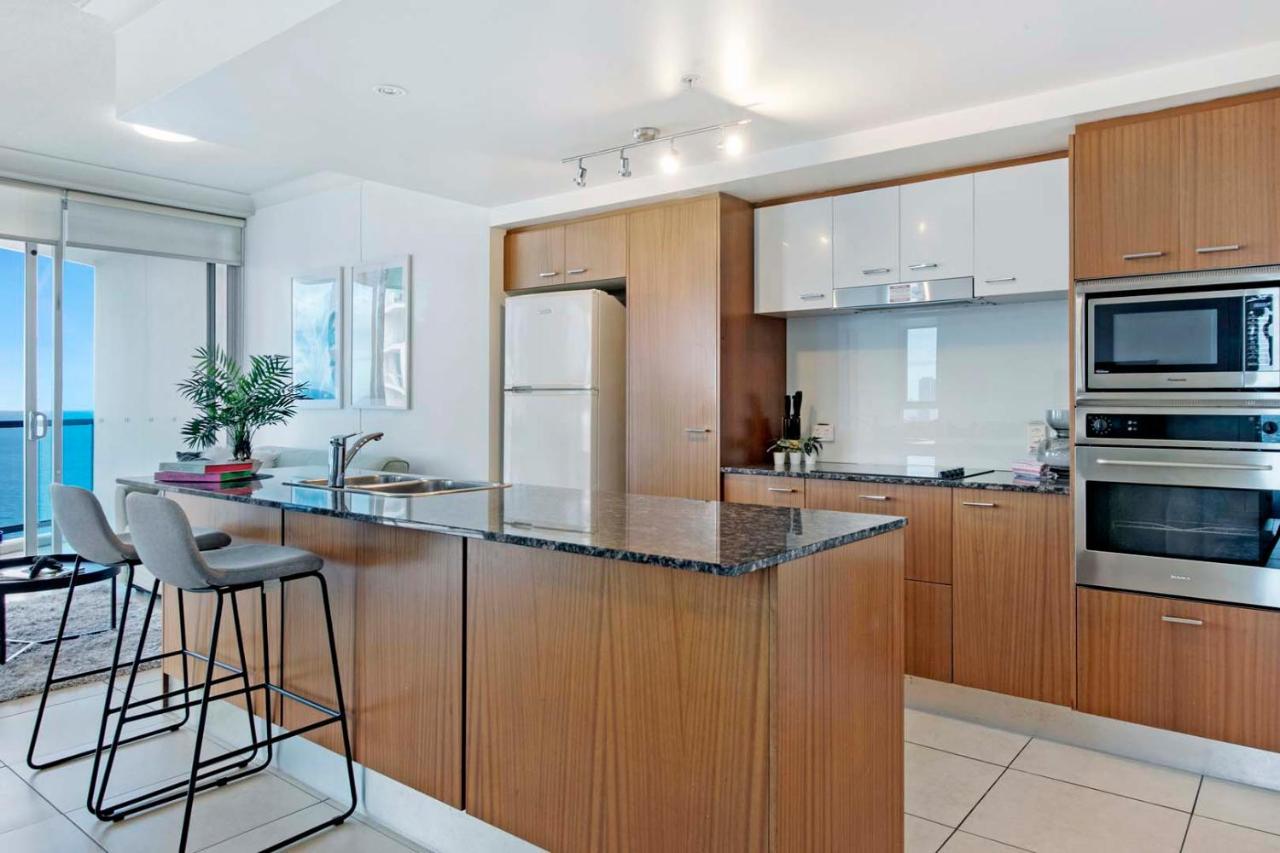 Chevron Renaissance - Self Contained & Privately Managed *
