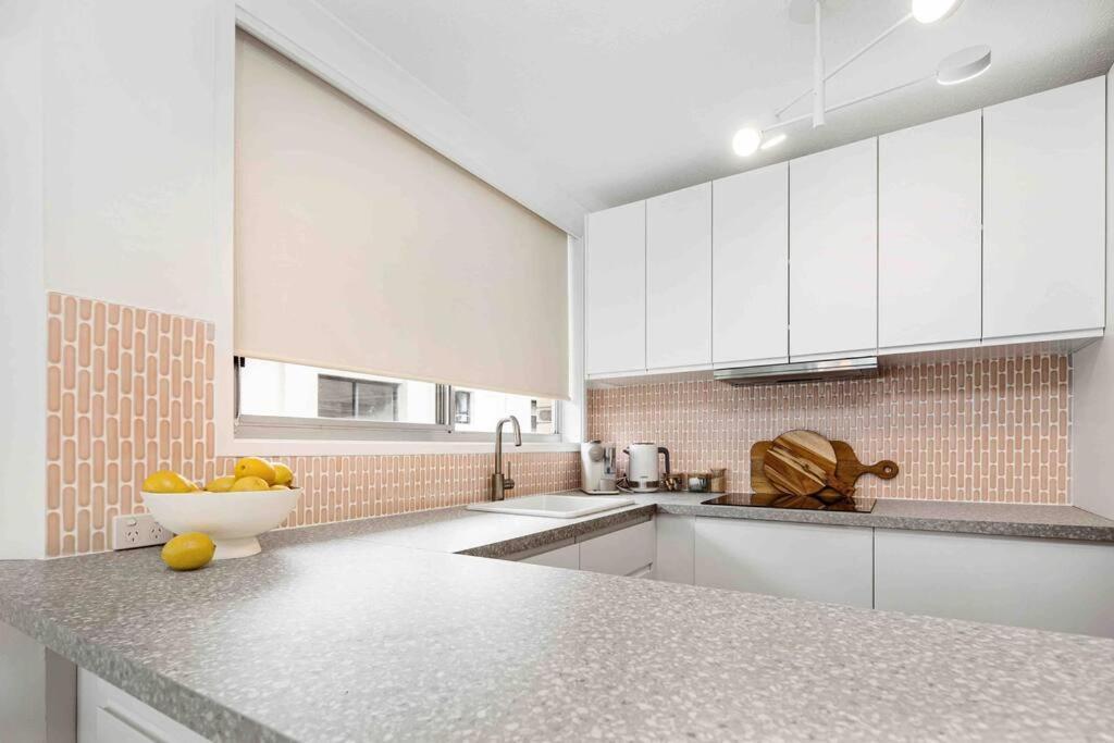 Apartment Blush On Broadbeach- Beachside And Pet Friendly, 3rd Floor Walk Up Gold Coast