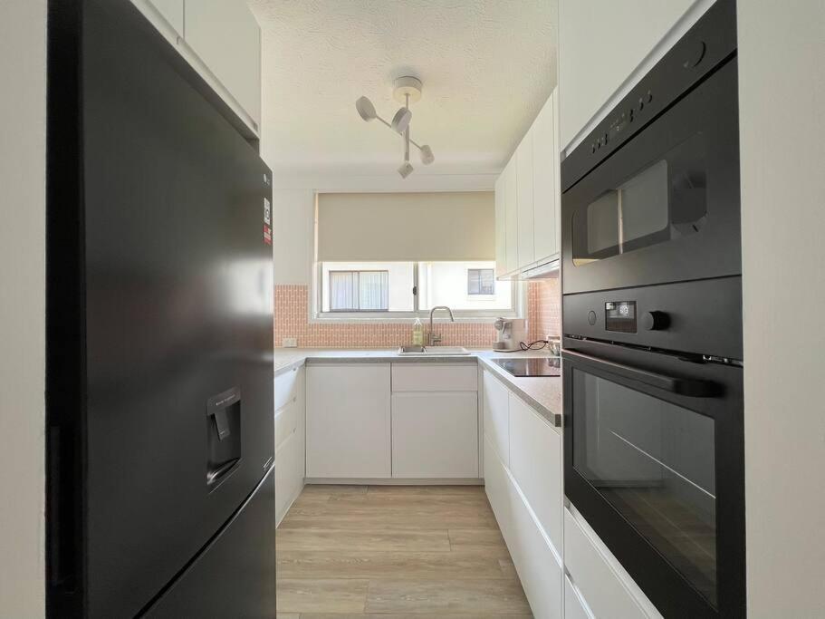 Blush On Broadbeach- Beachside And Pet Friendly, 3rd Floor Walk Up Apartment Gold Coast