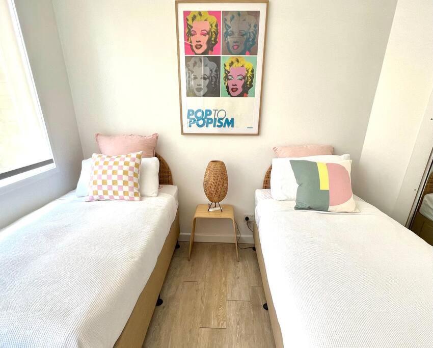 Blush On Broadbeach- Beachside And Pet Friendly, 3rd Floor Walk Up Apartment