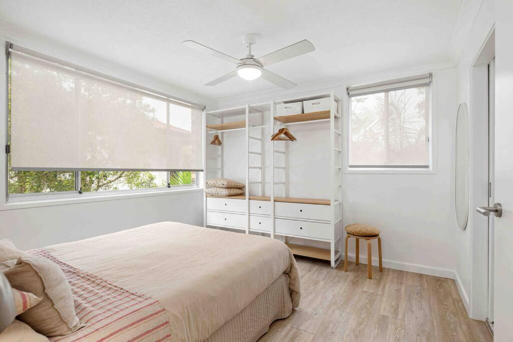 Blush On Broadbeach- Beachside And Pet Friendly, 3rd Floor Walk Up Apartment *