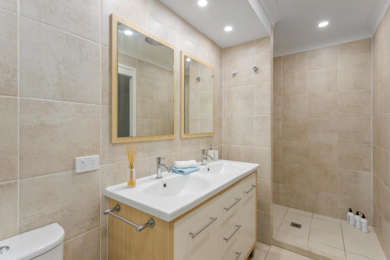 Holiday home Spacious 4 Bedroom Entire With Pool - Robina, Gold Coast