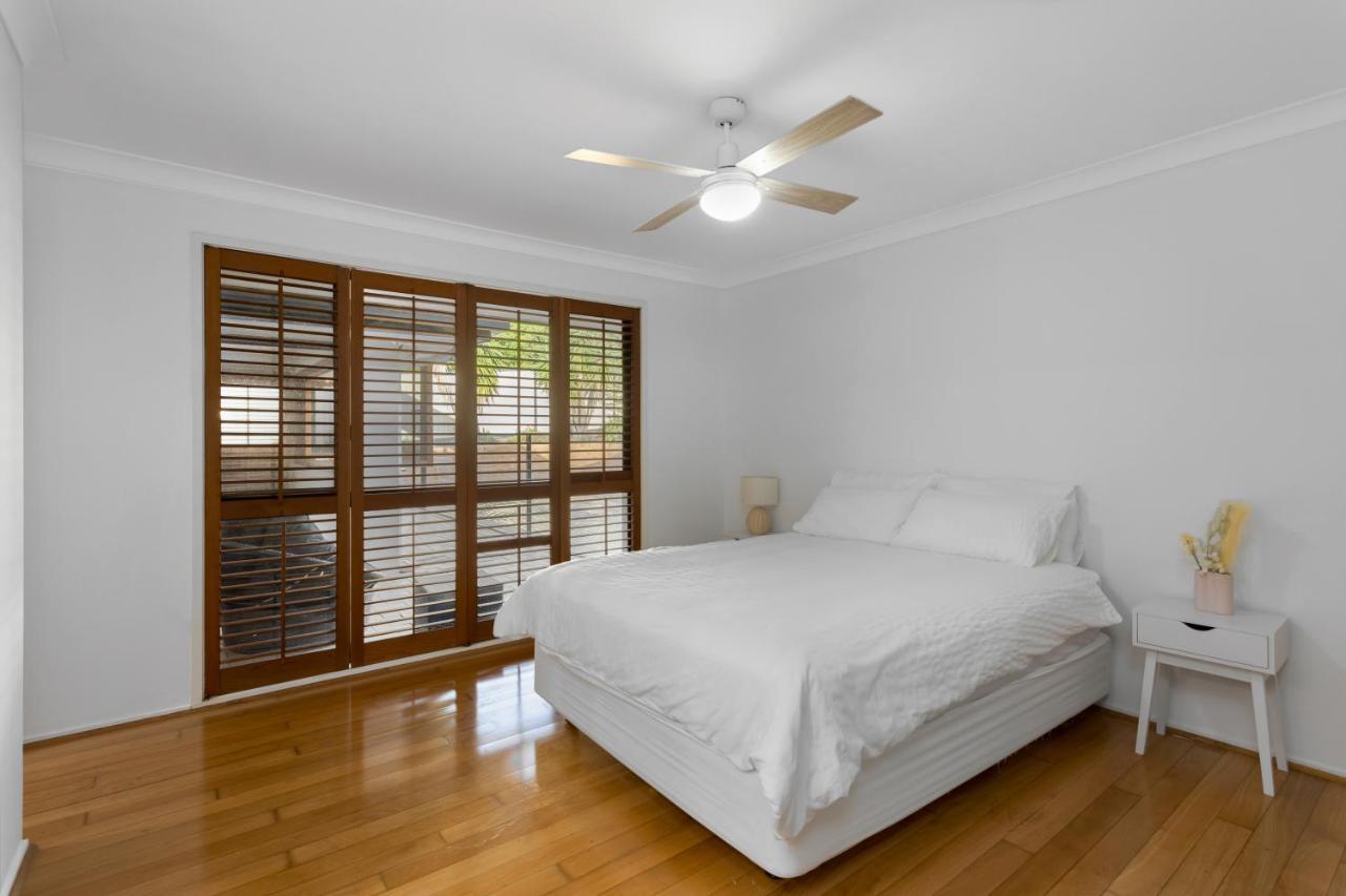 Spacious 4 Bedroom Entire With Pool - Robina, Holiday home