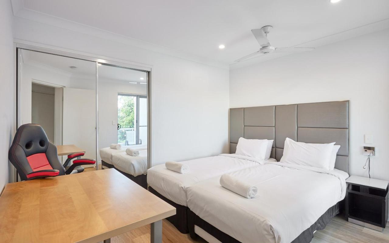 Comfort Two Bedroom Next To Water Park In Southport *