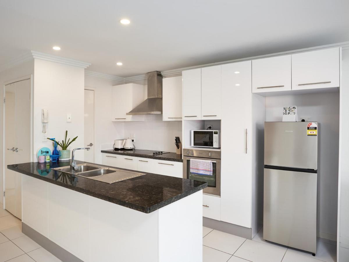 Comfort Two Bedroom Next To Water Park In Southport Apartment Gold Coast