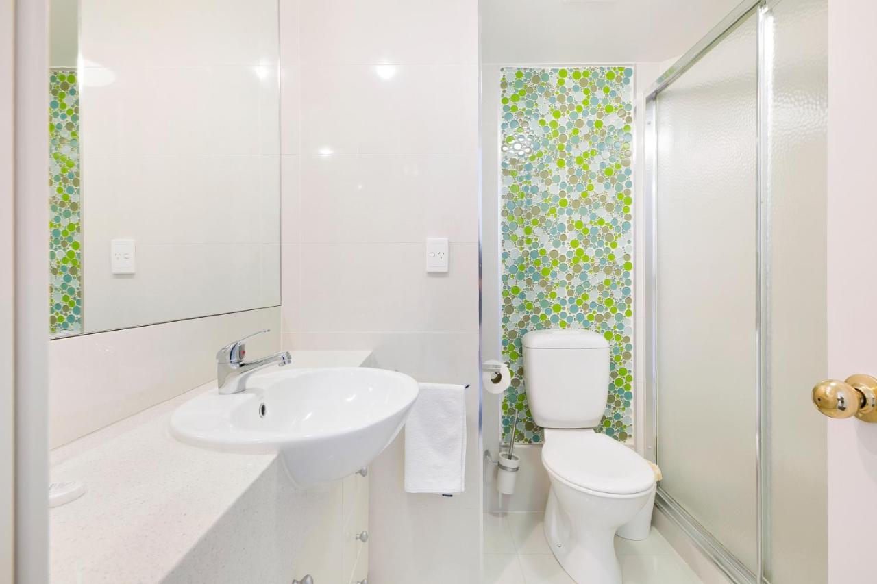 Cosy Studio In Broadbeach With Pools, Sauna & Gym