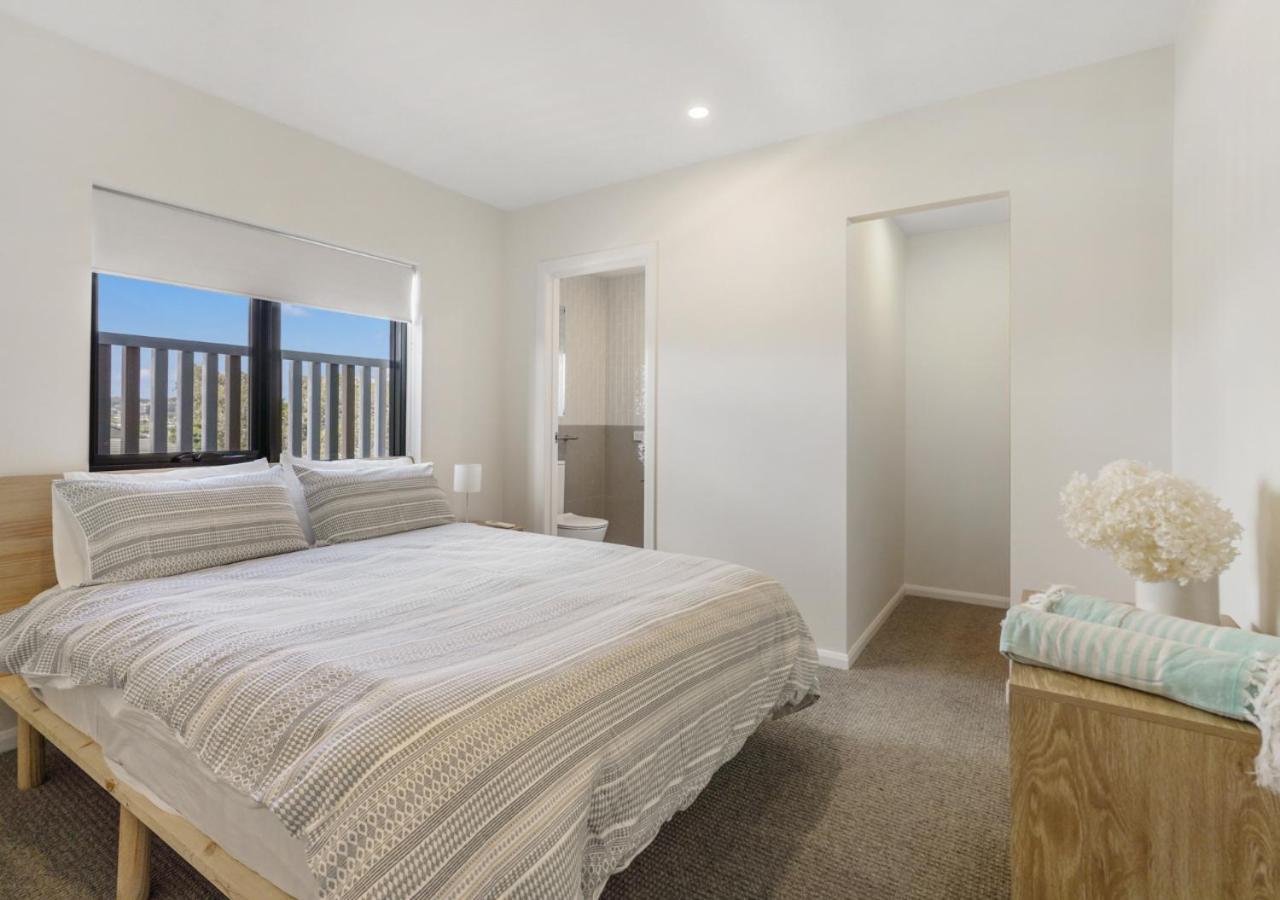 2 Bed Ocean View Apt, Parking, Wifi! 250m To