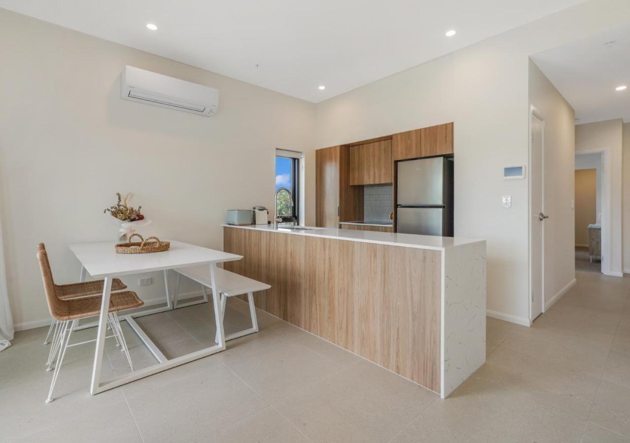 2 Bed Ocean View Apt, Parking, Wifi! 250m To Apartment