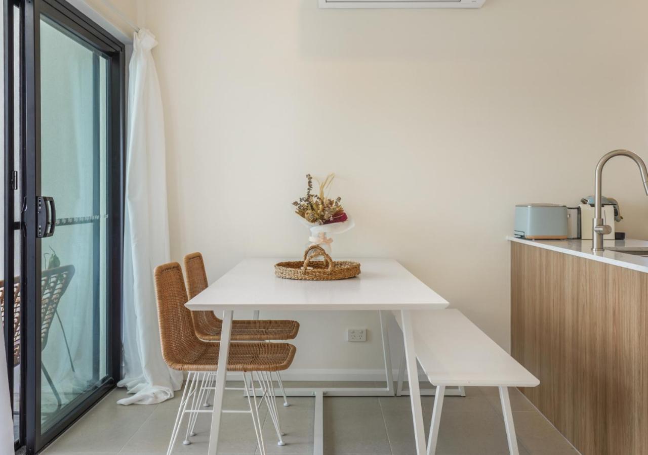2 Bed Ocean View Apt, Parking, Wifi! 250m To * Gold Coast