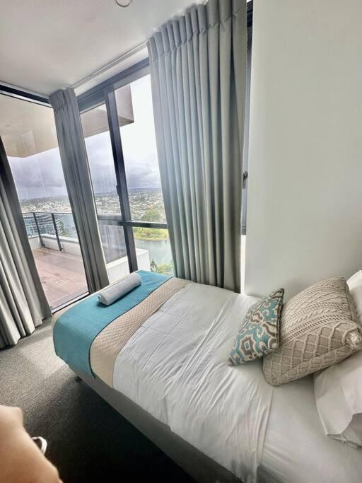 Modern Sophistication Broadbeach Apartment *