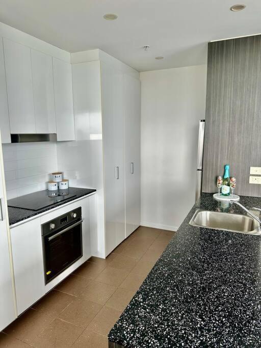 Modern Sophistication Broadbeach Apartment