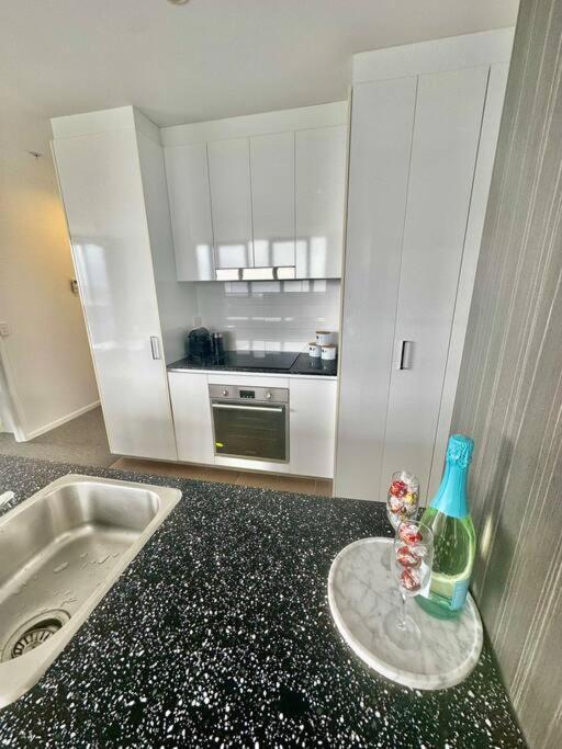 Apartment Modern Sophistication Broadbeach Gold Coast