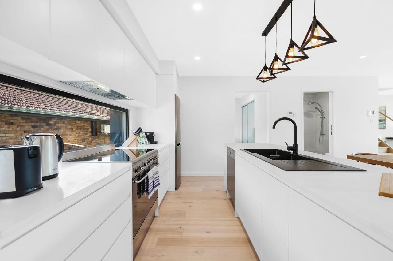 New 3br Burleigh Townhome With Private Rooftop! * Gold Coast