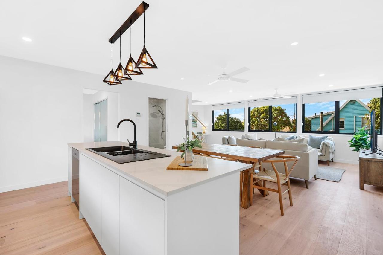 Villa New 3br Burleigh Townhome With Private Rooftop!