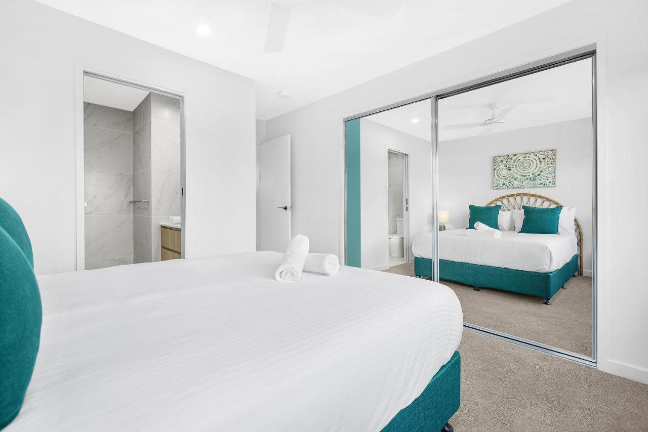 New 3br Burleigh Townhome With Private Rooftop! * Gold Coast