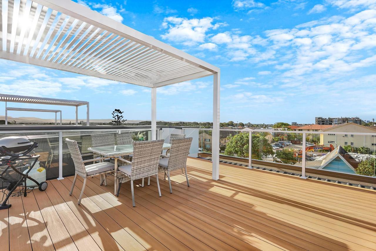 New 3br Burleigh Townhome With Private Rooftop!