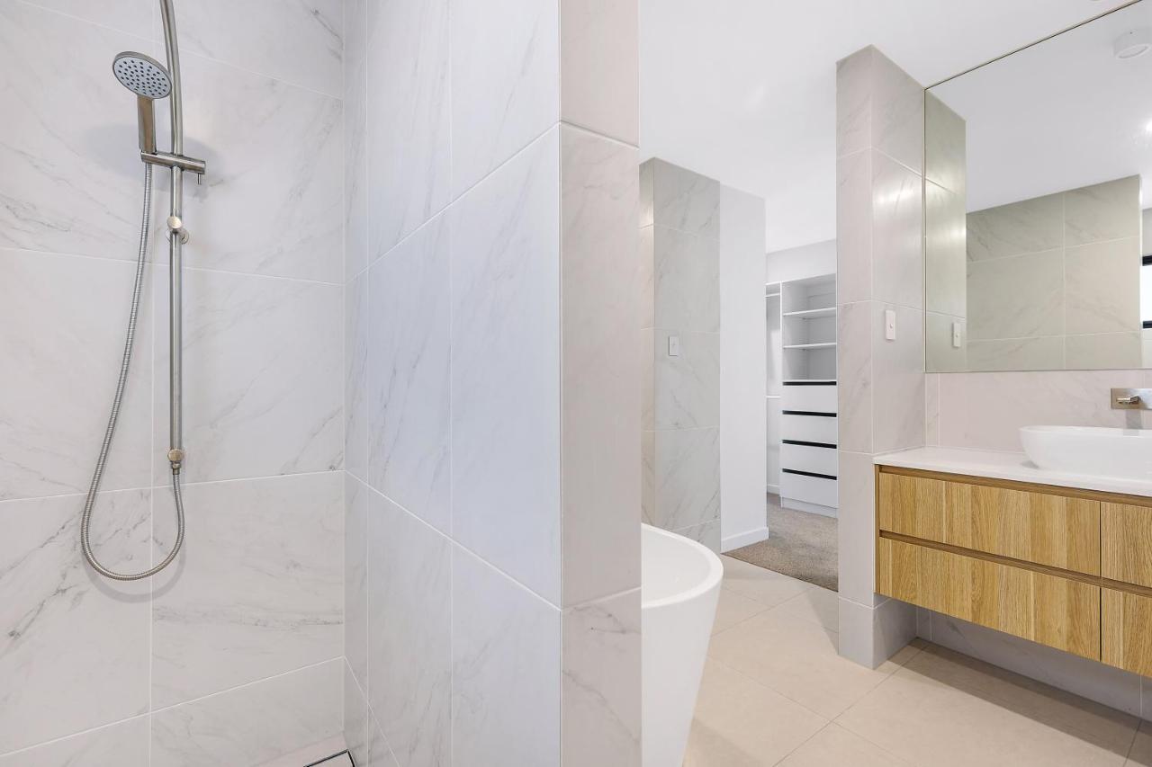 New 3br Burleigh Townhome With Private Rooftop! Gold Coast