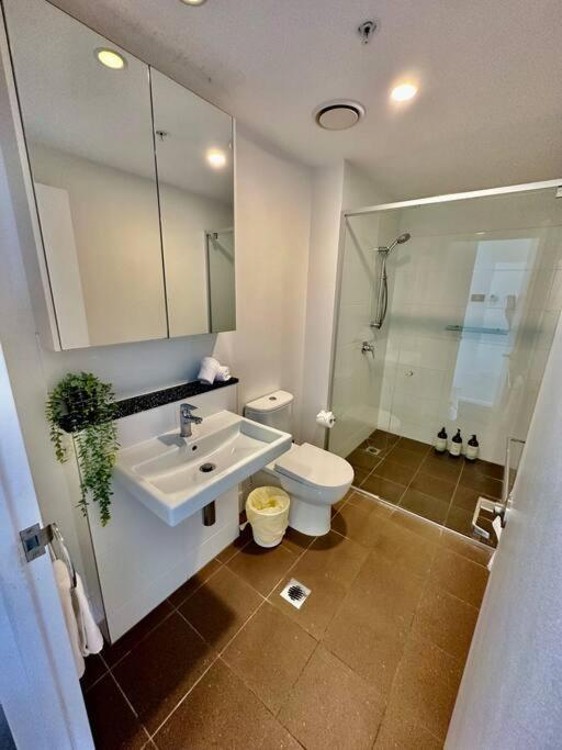 Modern Sophistication Broadbeach Apartment Gold Coast