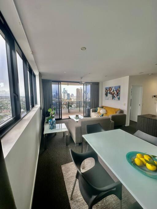 Modern Sophistication Broadbeach Apartment
