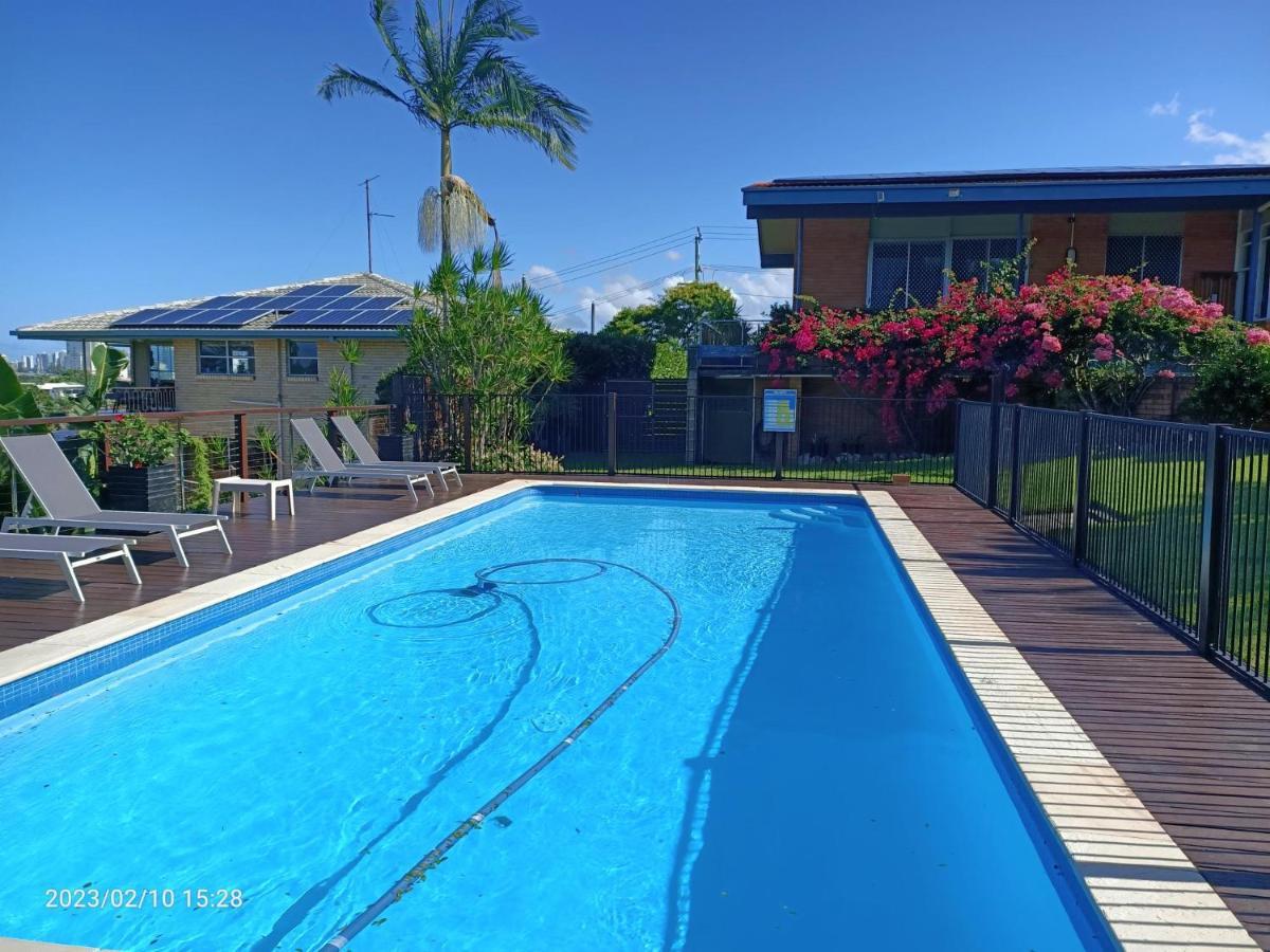 With Views & Pool Holiday home *