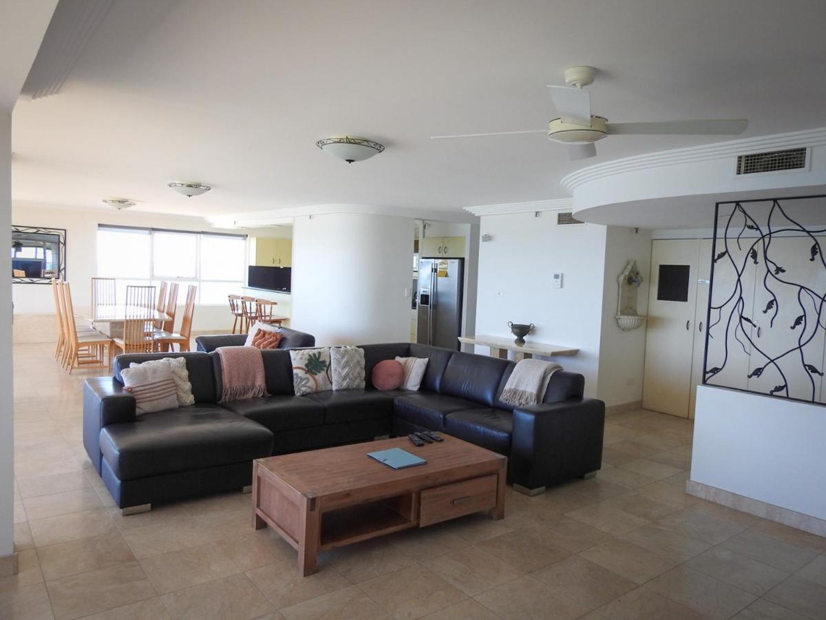Zenith Ocean Front Aparthotel Gold Coast