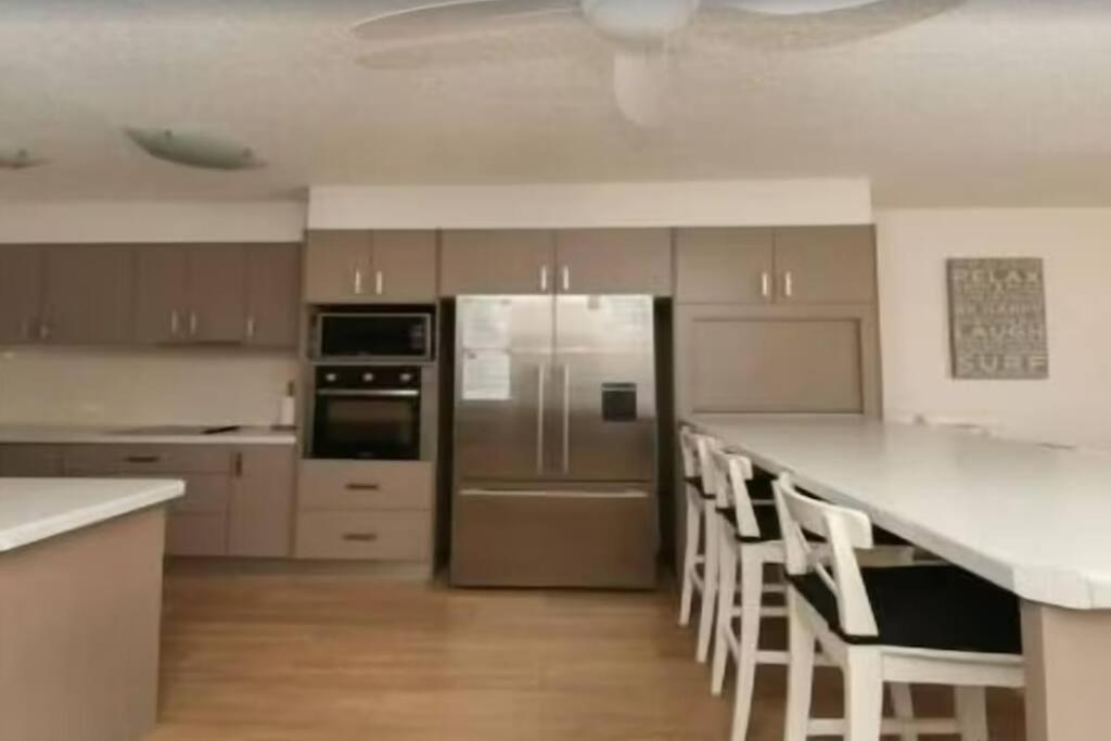 Palm Breeze - Hosted By Burleigh Letting * Gold Coast