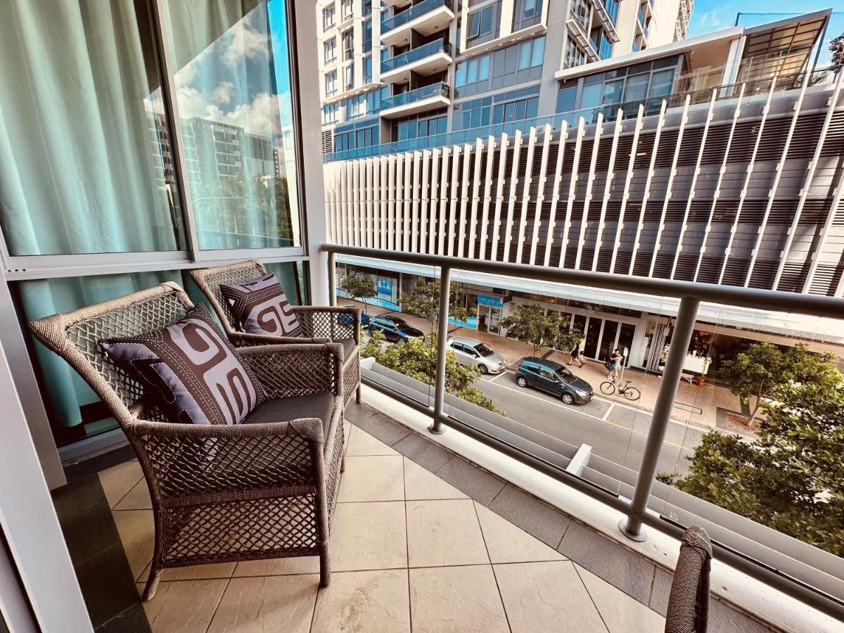 Exquisitely Furnished 2 Bedroom Apartment! *