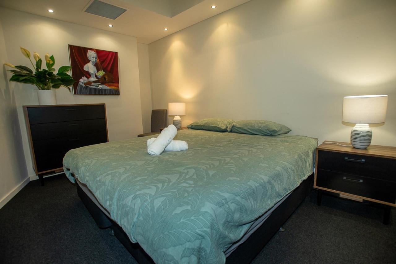 Apartment Exquisitely Furnished 2 Bedroom Apartment! *