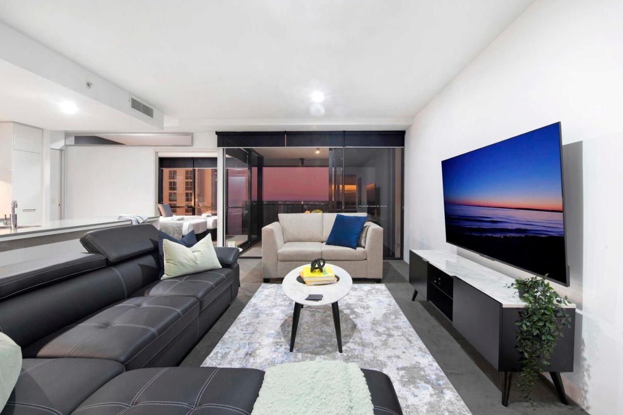 Three Bedroom Ocean View At Circle On Cavill - One Free Parking! - Self Contained & Privately Managed - Wow *