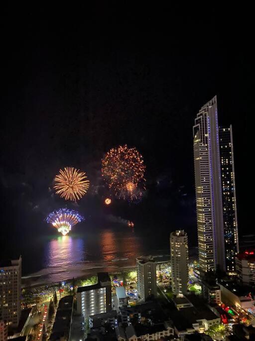 Breathtaking Views From Stunning 42nd Floor Skyhome & Living * Gold Coast