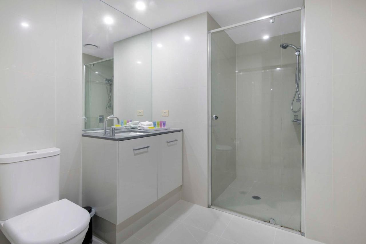 Apartment Three Bedroom Ocean View At Circle On Cavill - One Free Parking! - Self Contained & Privately Managed - Wow *