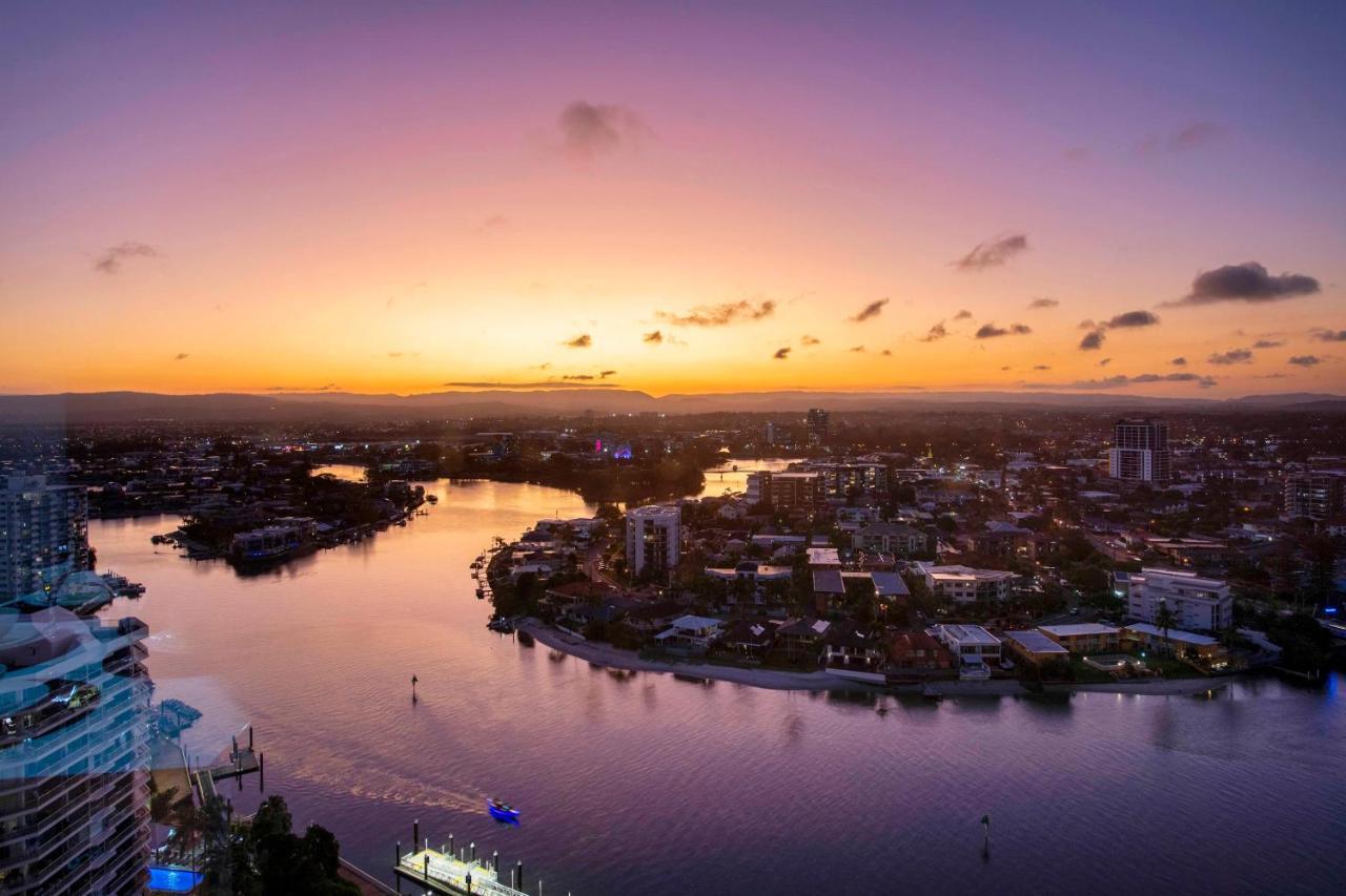 Apartment Three Bedroom Ocean View At Circle On Cavill - One Free Parking! - Self Contained & Privately Managed - Wow