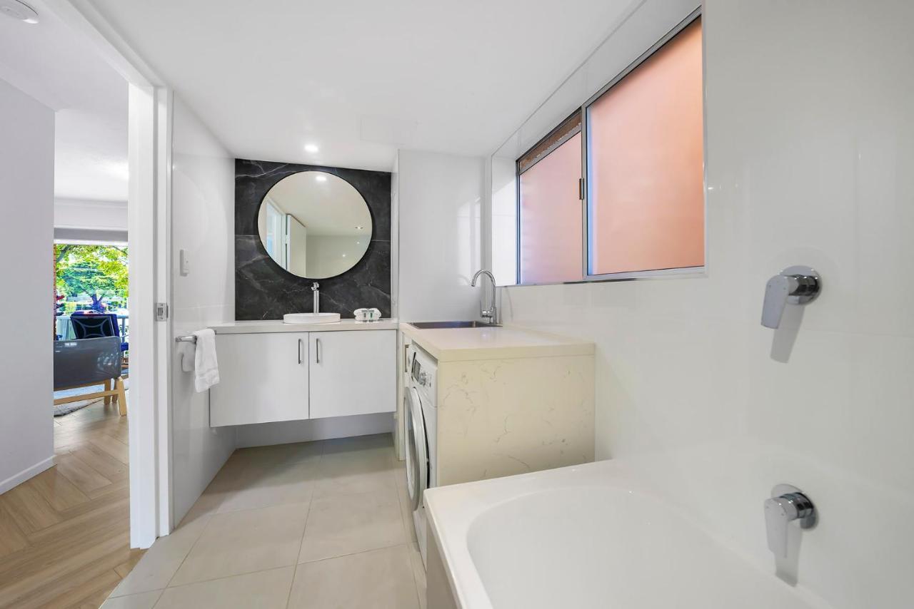 Newly Renovated Unit In Southport * Gold Coast