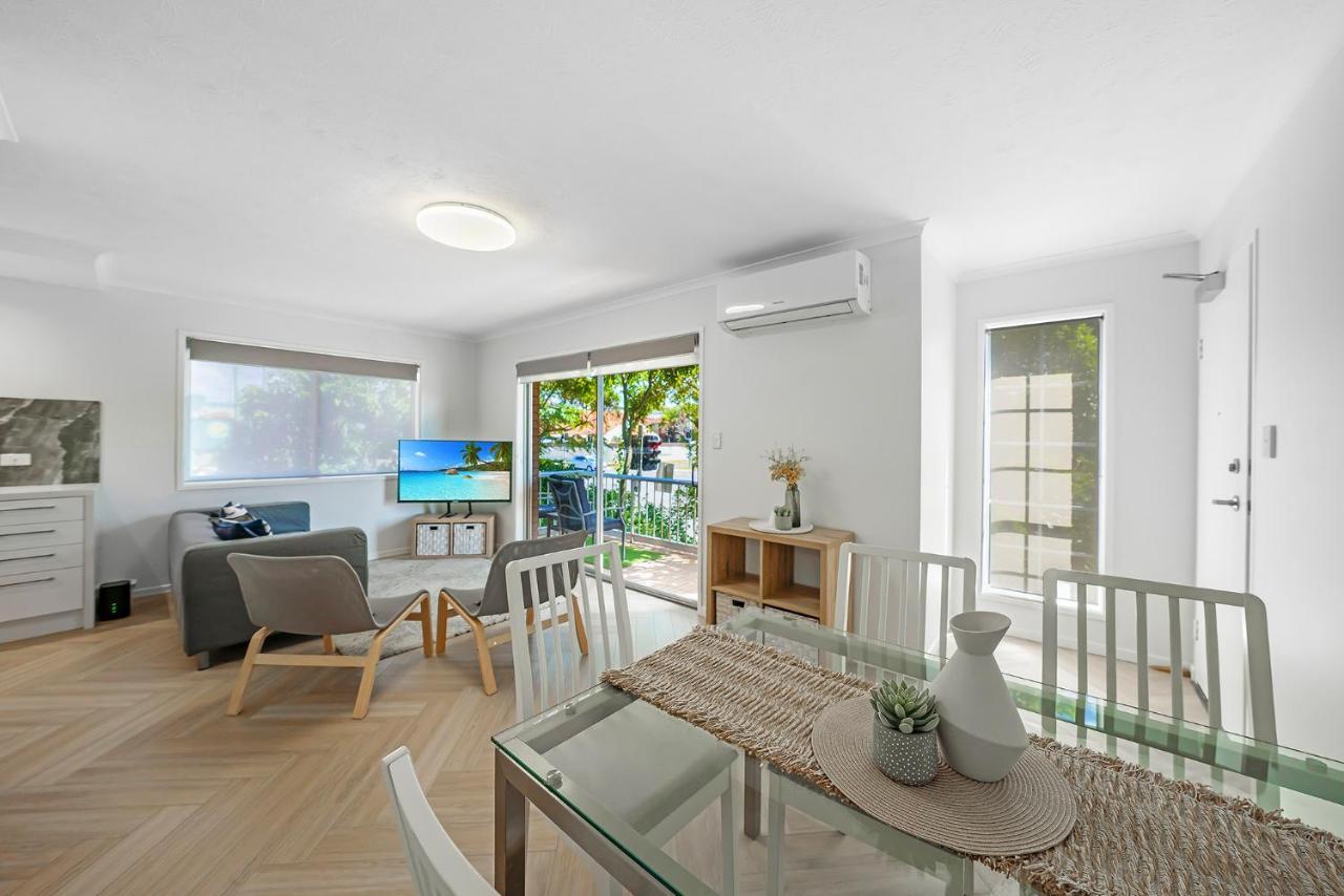 Newly Renovated Unit In Southport Apartment *