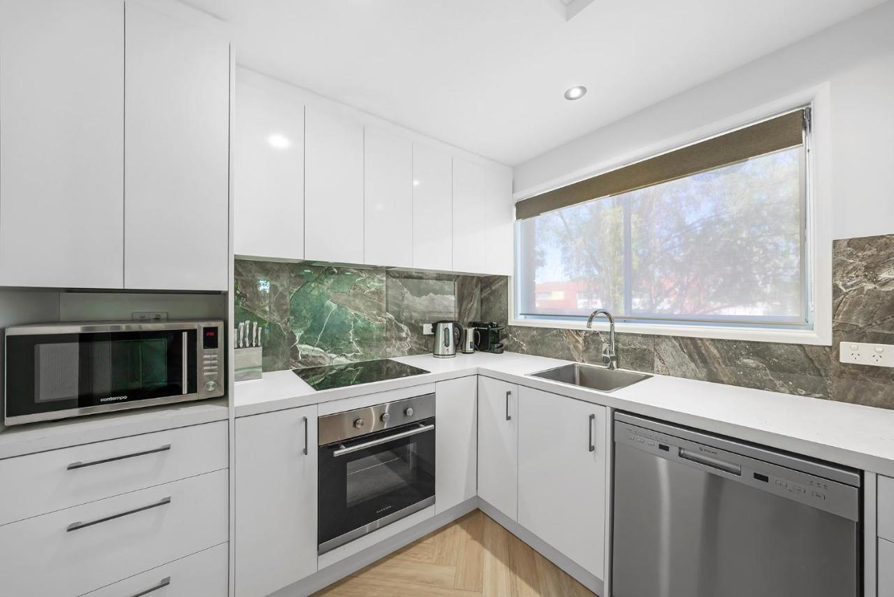 Newly Renovated Unit In Southport Apartment *