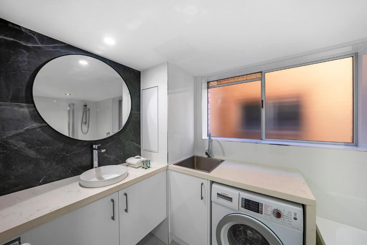 Newly Renovated Unit In Southport * Gold Coast