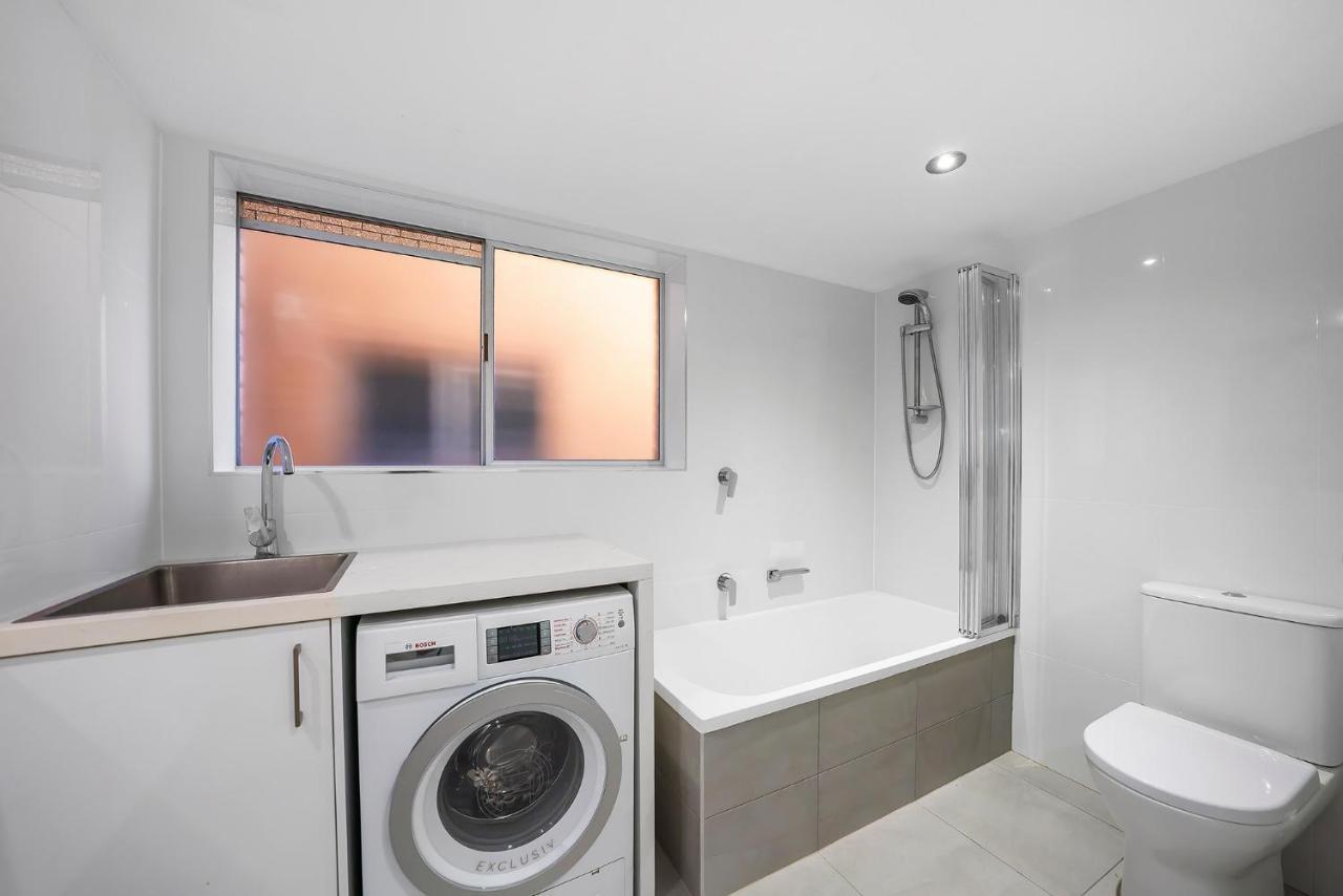 Newly Renovated Unit In Southport Apartment